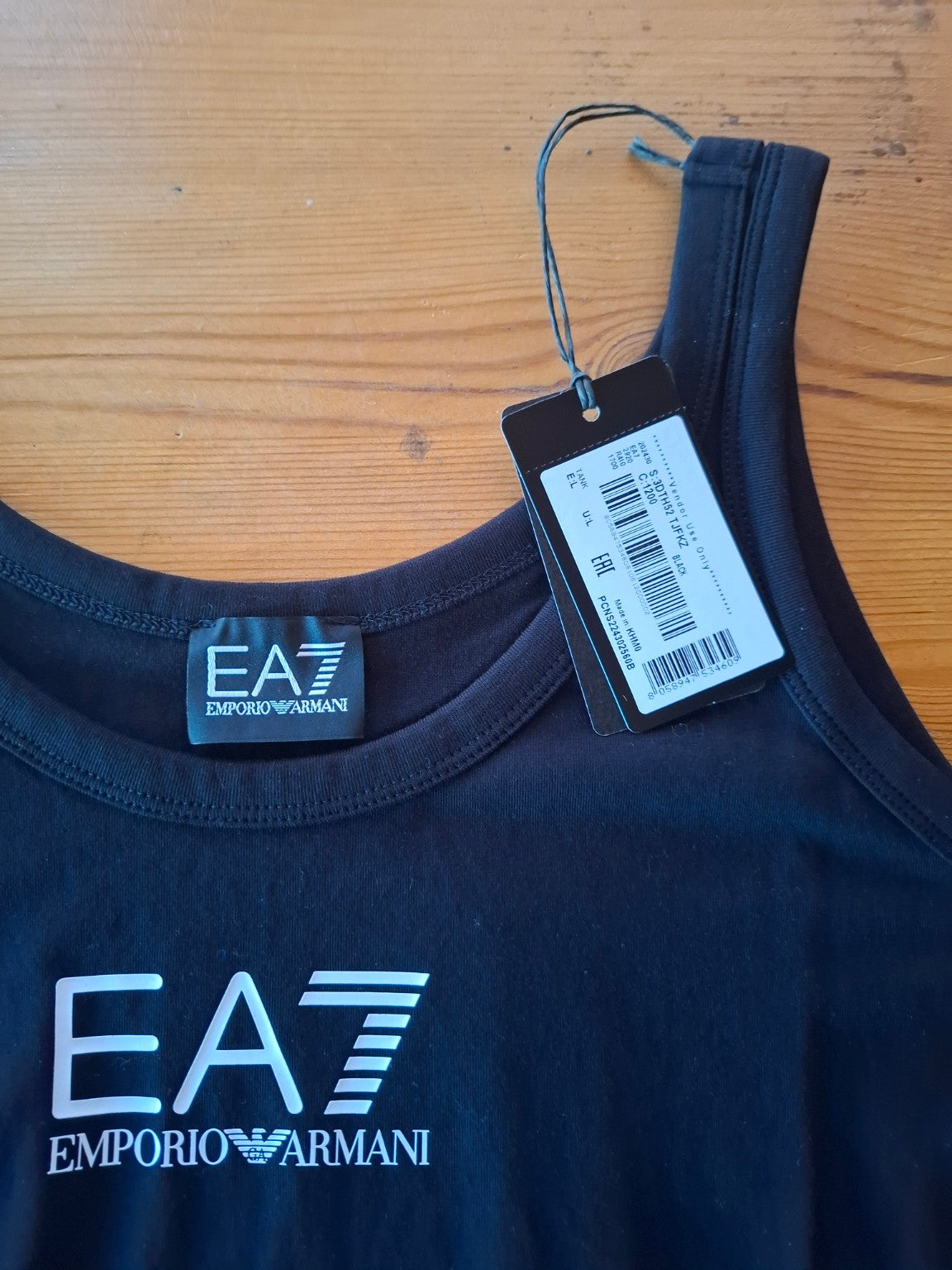 EA7 Emporio Armani canotta donna nera 3DTH52 dettaglio logo e cartellino