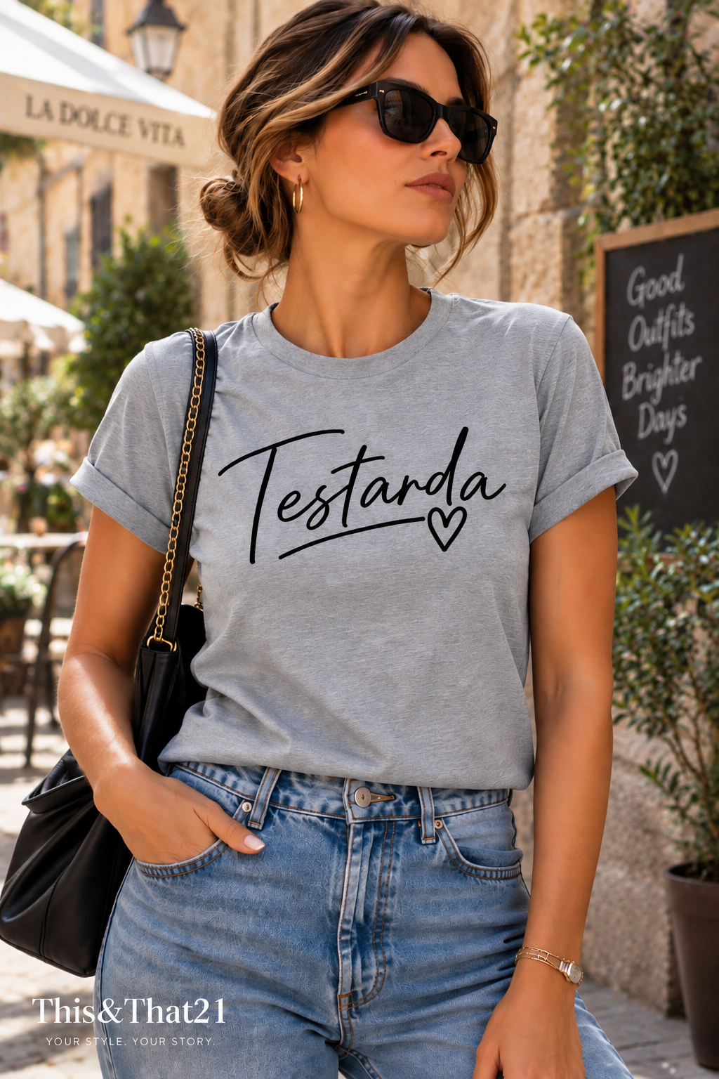 T-Shirt Donna TESTARDA This&That21, mockup lifestyle