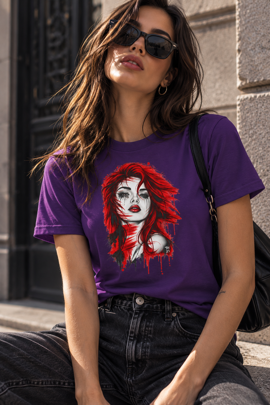T-Shirt Donna RED indossata da modella, collaborazione theresly_th21