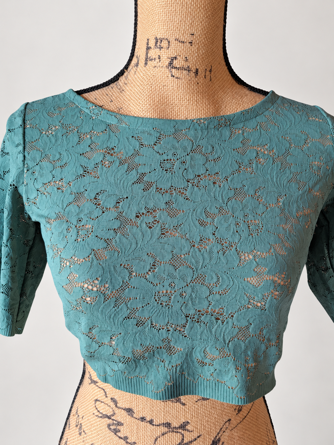 PAIN de SUCRE Kalliope 80 – Top corto in pizzo verde Amande – S
