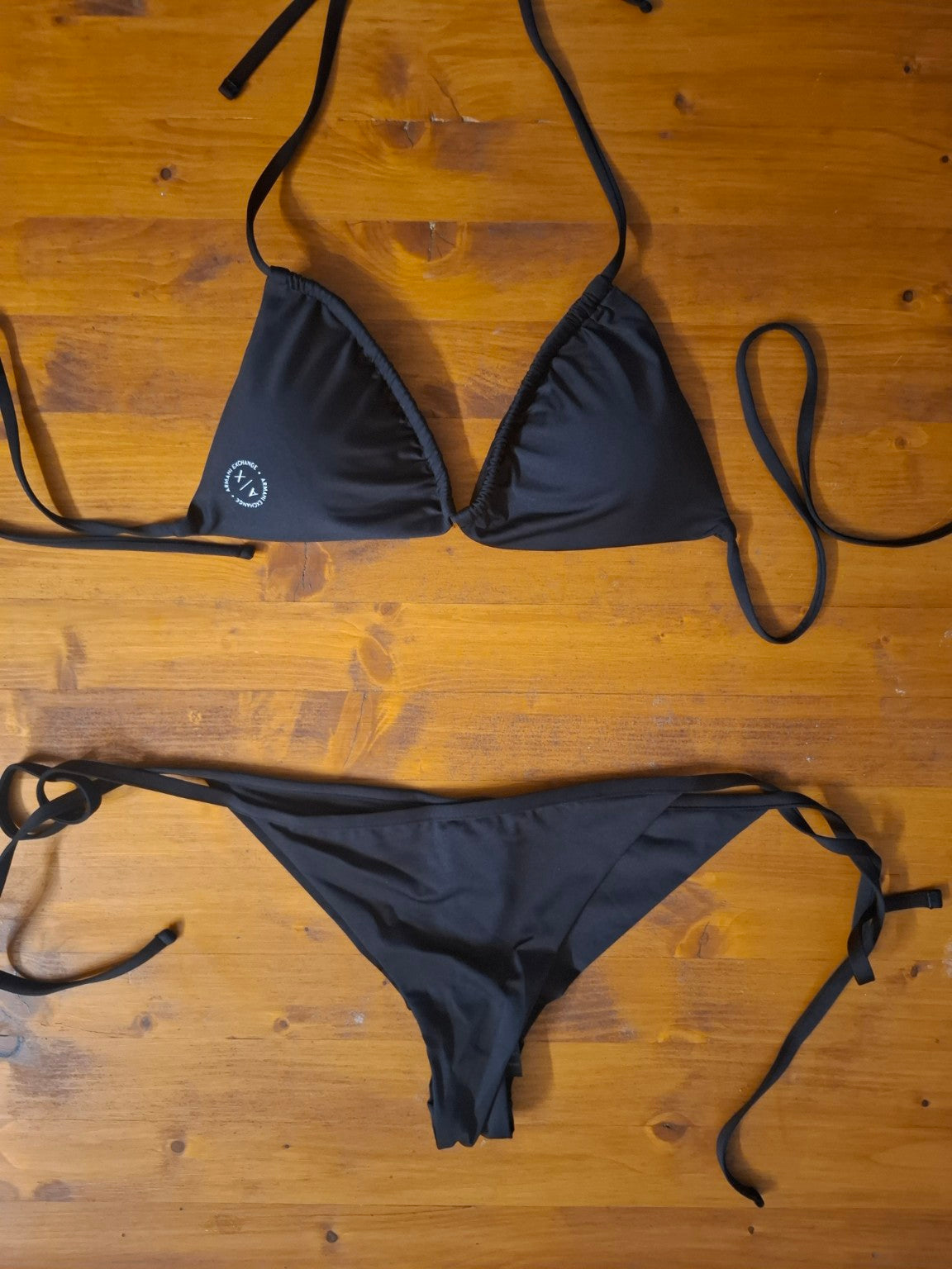 Top bikini Armani Exchange nero a triangolo